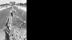 El presidente rafael correa llega a san pablo de manta, una de las ciudades más afectadas por el terremoto. Terremoto En San Juan El Esquiu