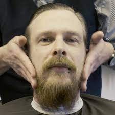 Und ihn in form bringen. Wilden Bartwuchs In Form Bringen Bart Trimmen Konturen Rasieren Beard And Shave