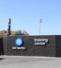 Seguiteci anche su @en_sscnapoli @sscnapolies @sscnapoli_br #forzanapolisempre. Napoli Martedi La Ripresa Degli Allenamenti Al Training Center Di Castel Volturno Radio Marte