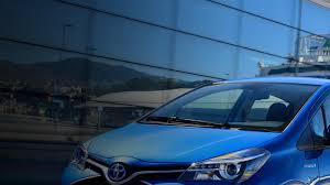 Windshield wiper blade (rear) / replace wiper blade. Toyota Wiper Blades