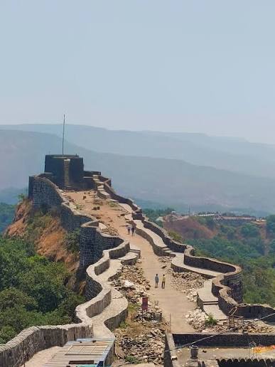 🏰 Franciscan Church and Graveyard at Vasai Fort: 🕍 History & Architectural The Franciscan Church of Saint Anthony was built in 1557 in memory of Saint Anthony of Lisbon, under Portuguese rule