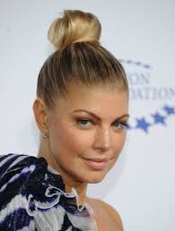 Страница topknot обновила фото обложки. 5 Cute Ways To Wear A Top Knot Without Looking Like You Have A Small Squash Growing On Your Scalp Glamour
