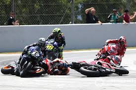 The eponymous motogp, moto2, moto3 and. Fotostrecke Motogp Crash Mit Lorenzo Dovizioso Vinales Rossi In Barcelona