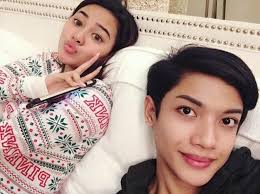 FOTO: Selfie Cetar Aurel & Sepupu Cantiknya Millen, Keren Mana?