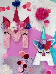 Einhorn Buchstaben Aus Karton Und Wolle Selber Machen Kleinliebchen Kindergeburtstag Basteln Madchen Diy Kindergeschenke Kindergeburtstag Deko Basteln