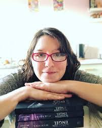 Sara Brandt's Instagram, Twitter & Facebook