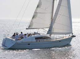 Un bateau sur et marin, il sera être très polyvalent et très confortable pour des navigation en équipage réduit et dispose d'un confort de vie à bord inégalé pour un bateau de cette taille. Pilot Saloon 41 2006