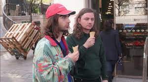 James darles (de salut c'est cool) investit la scène de kenji minogue, suivit de vadim et se font expulser. Salut C Est Cool Comprendre Youtube