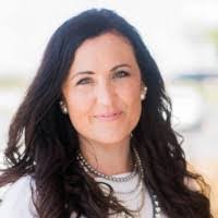 Lisa Looney's Instagram, Twitter & Facebook