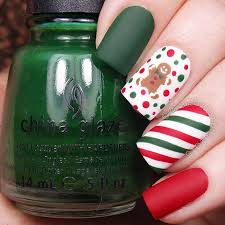 Christmas nail art designs for beginners and experts, including candy cane nails, gingerbread nails there's nothing more classic than red and green nails for christmas. 69 Easy Winter And Christmas Nail Ideas Stayglam