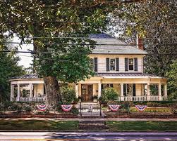 Front Porch Living In Madison Georgia Those Southern Homes Architecture Homedesign Southernlivin Southern Architecture Southern Homes Southern House Plans