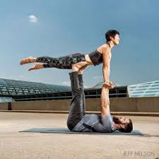 Acroyoga Partneryoga Extreme Partner Yoga Couples Yoga Poses Easy Yoga Workouts Partner Yoga Poses
