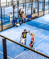 Men kan förlängas eller förkortas efter önskemål. Hallen Crane Padel Arena Tranas