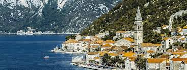 The winding bay of kotor is lined with medieval cities like herceg novi and kotor, known for its dramatic waterfront fortifications built by the venetians. Filmkulisse Montenegro Wo Johnny Depp Und Brad Pitt Vor Der Kamera Standen Mdr De