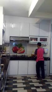 Untuk mempercantik desain dapur kadang material tambaha digunakan. Kabinet Dapur Jenis Laminated