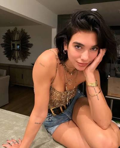 I'm absolutely obsessed with Dua lipa 😁