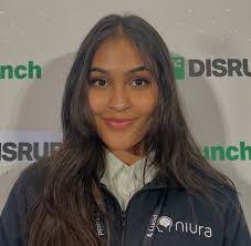 Leah Boston's Instagram, Twitter & Facebook