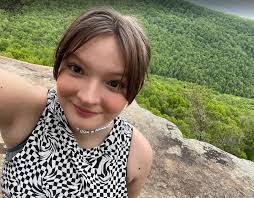 Skylar Farrow's Instagram, Twitter & Facebook