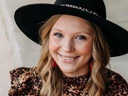 Gina Dodd's Instagram, Twitter & Facebook