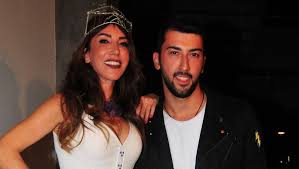 Kourtney kardashian beyaz tanga bikinisiyle parıldadı! Hande Yener In Oglu Cagin Kulacoglu Ucakta Kavga Etti