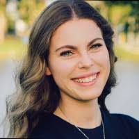 Julia Peppard's Instagram, Twitter & Facebook