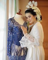 Gambarartiskita.blogspot.com 30 model kebaya pengantin modern untuk akad nikah. Desain Baju Modern Baju Pengantin Warna Biru Dongker