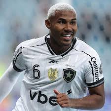 Vasco vive impasse em negociação pelo lateral-esquerdo Cuiabano, ex-Botafogo