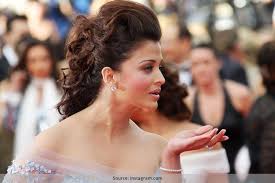 Bollywood ve hollywood film dünyasının en güzel ve yetenekli oyuncularından biri olan aishwarya. Die Unterschrift Frisuren Die Aishwarya Rai Crown Damenmode Mit Stil Trendige