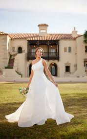 Sofort als pdf gratis runterladen und loslegen! Schickes Ein Schulter Hochzeitskleid Mit Geruschtem Oberteil Stella York Wedding Dresses