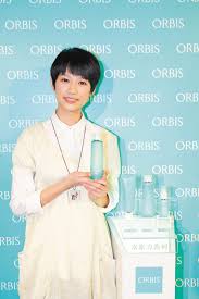 簡嫚書代言知名內衣 聯合新聞網 更新於 2018年09月06日09:04 • 發布於 2018年09月06日09:02 simone pérèle 西蒙佩兒秋冬新品發表會下午舉行，升格當人妻、當媽的小清新女神簡嫚書出席代言，除了談到以往對馬甲的想法大為改觀外，也談到夫妻兩人的相處之道。 ç†±éŠ·25å¹´ç°¡å«šæ›¸æ„›ä¸Šorbisç„¡æ²¹ä¿æ¿• è‚Œè†šä¿é¤Š ç¾Žå¦ä¿é¤Š Udnstyle