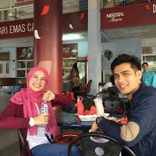 Iffat hamani dan afeef adwan bersahabat sejak di bangku sekol. Dari Novel Biar Aku Jadi Biar Aku Jadi Penunggu Official Facebook