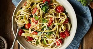 Zucchini zufügen, mit salz und pfeffer würzen und ebenfalls anbraten, bis die zucchini braun werden. Zucchini Tomaten Tagliatelle Kenwood Rezepte