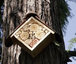 Hängen sie ihr insektenhotel am besten an eine mauer oder einen baum. Insektenhotel Fur Bienen Und Andere Insekten Selber Machen Freudengarten