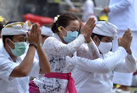 Apakah kamu sudah siap merayakannya dengan hati yang lebih suci, pribadi yang lebih baik, serta nah, hari idul fitri merupakan hari untuk bersilaturahmi dan saling memaafkan. Di Tengah Pandemi Persembahyangan Hari Raya Galungan Tetap Berlangsung Khidmat