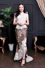 Model baju dress brokat ini biasanya dikenakan dengan pasangan yang terusan atau bisa juga terpisah namun di beberapa. 56 Ideas For Dress Brokat Modern Indonesia Indonesian Kebaya Pakaian Pesta Gaun Untuk Acara Model Pakaian Wanita