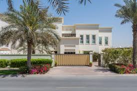 Top Locations For Buying Your Next Dream House Luxuryvilla Dubai Emirateshills Luxury Homes Dream Houses Beautiful Villas Luxury Villa