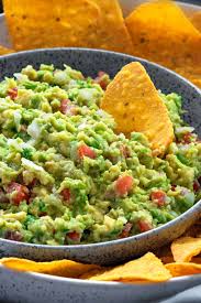 This easy guacamole recipe uses two avocados, for a generous batch (2 cups). H28dskakqs6kgm