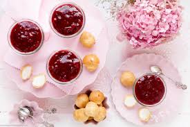 Windbeutel Sahnedessert Mit Roter Grutze Emmikochteinfach Rezept Windbeutel Dessert Nachtisch Im Glas