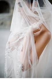 Check spelling or type a new query. Daphne Newman Schleier Kollektion Love Awakened Mit Lelia Scarfiotti Hochzeitsguide Bridal Boudoir Bridal Wedding