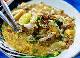 Honda Community Menikmati Soto Banjar Kuliner Yang Disantap Pakai Lontong