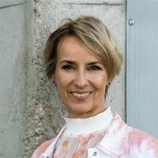 Sandra Mantz's Instagram, Twitter & Facebook