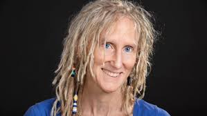 Eve Lamont's Instagram, Twitter & Facebook