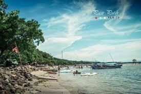 Pantai bandengan atau pantai tirto samodra adalah salah satu pantai di jepara yang menjadi tujuan favorit turis. Pantai Pasir Putih Dream City Tourism Beach