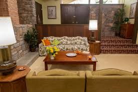 The Brady Bunch House Renovation Is Complete And We Ve Got The Pics The Brady Bunch House Flooring Property Brothers