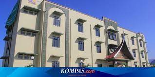 Visus diperiksa menggunakan snellen chart, dan kelainan refraksi dengan autorefraktometer. Rusun Pesantren Modern Terpadu Di Padang Dipuji Jokowi Halaman All Kompas Com