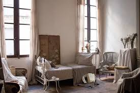 Doux Aout Brocante Mediterraneenne Les Bons Details Chambres Francaises Brocante Decoration Design