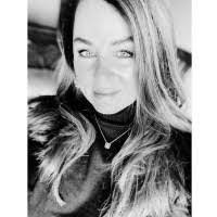 Michelle Bott's Instagram, Twitter & Facebook