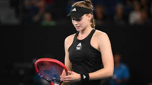 Elena Rybakina advances to Australian ...