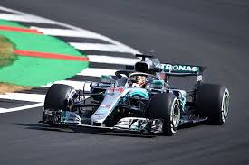 A brit nagydíj második szabadedzésén a ferraris kimi räikkönen futotta a legjobb időt, a többiek meg sem tudták közelíteni a finnt, második helyezett csapattársa, felipe massa is majd fél másodperccel lassabb volt. Hamilton Folenyes Sikere Bottas Es Vettel Elott A Brit Nagydij Elso Edzesen