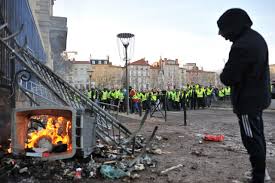 Le puy en velay, prefecture of the haute loire department has 22,000 inhabitants and is one of the departure points for the pilgrimage route to santiago de compostella. Un An Apres L Incendie De La Prefecture Du Puy En Velay